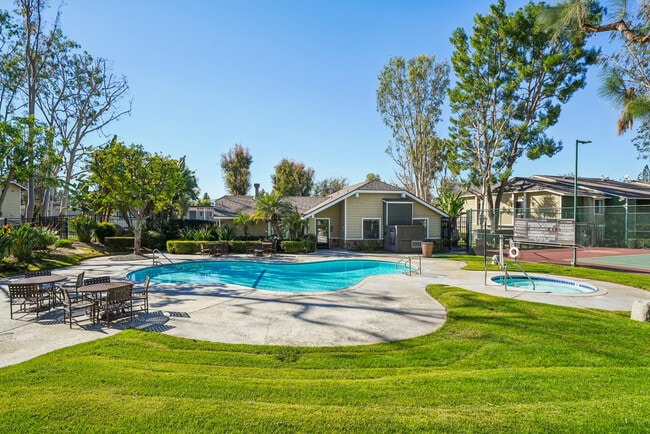 Building Photo - River Oaks