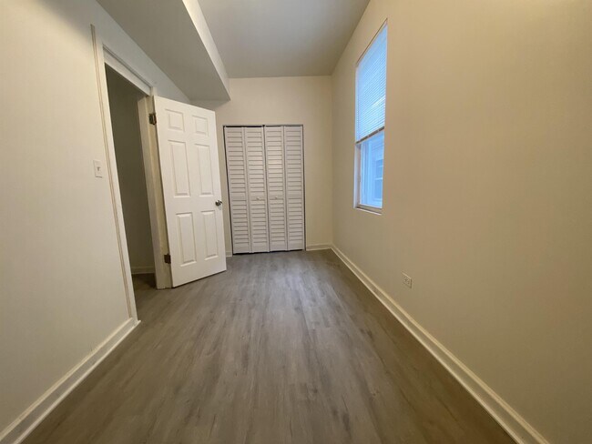 Foto del edificio - 4450 S Wood St