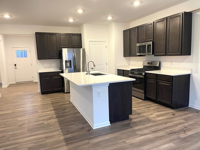 Building Photo - 8419 White Oaks Ct