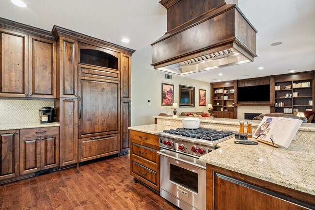 Foto del edificio - 2 Creeks Condominiums - Gated Community on...