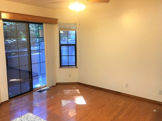 Foto del edificio - 1095 Timber Point Cir