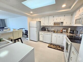 Building Photo - 18031 Biscayne Blvd