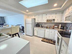 Building Photo - 18031 Biscayne Blvd