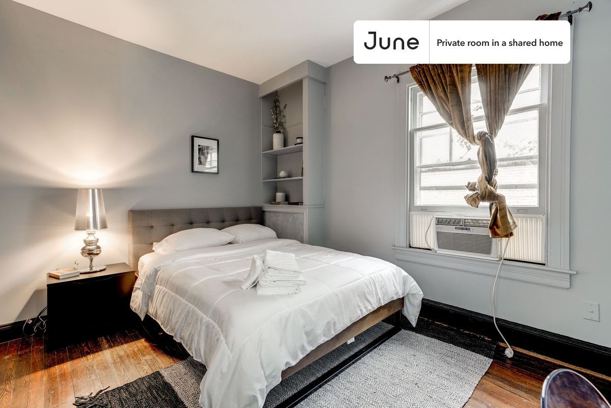 Private bedroom in 7 bed/3.5 bath Home - Private bedroom in 7 bed/3.5 bath Home