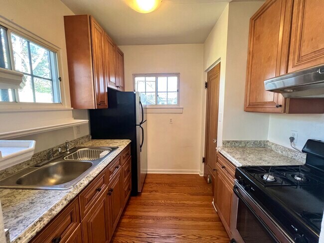 Building Photo - 448 Prairie Ave