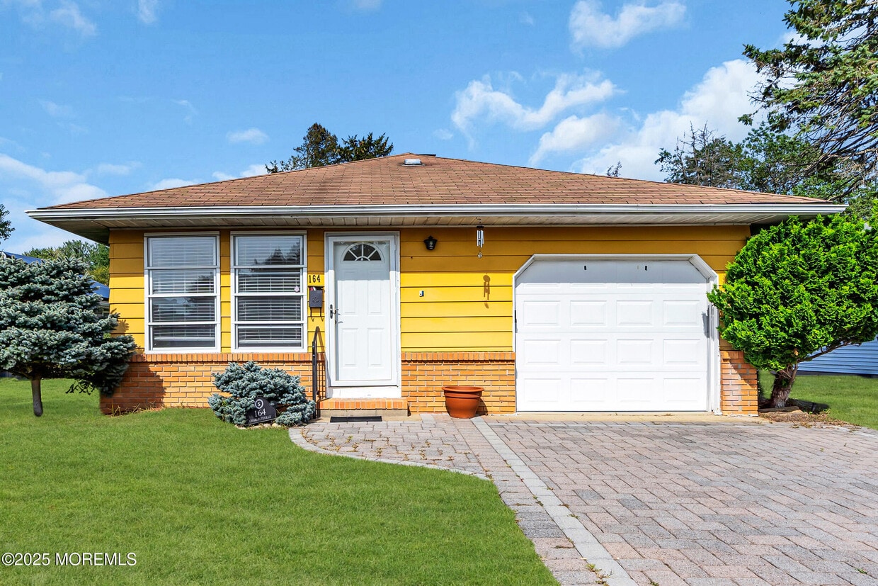 Primary Photo - 164 Charlotteville Dr S
