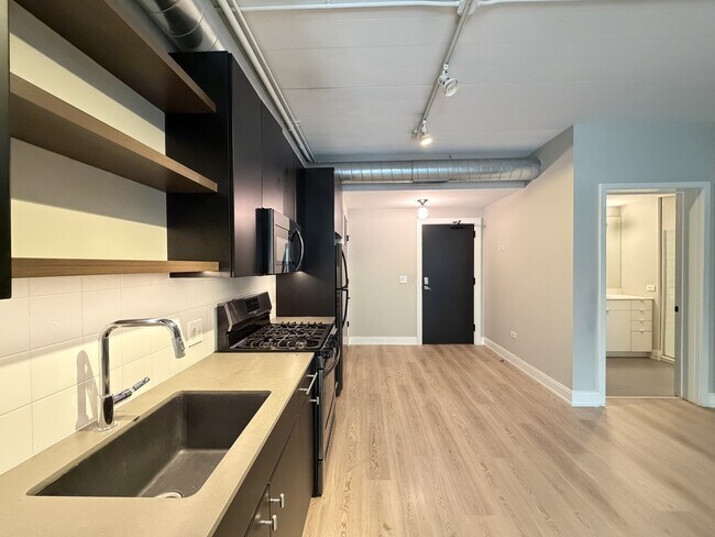 Foto del edificio - 941 W Belmont Ave