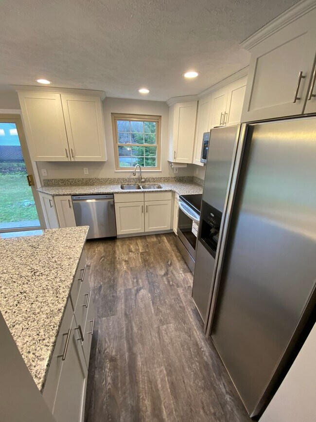 Building Photo - Modern 3-Bed, 2-Bath Home with New Kitchen & Upgrades