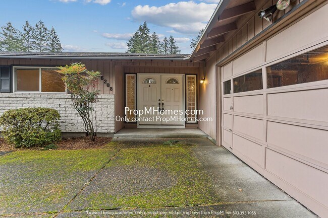 Building Photo - Beautiful Home In Milwaukee is Calling: Li...