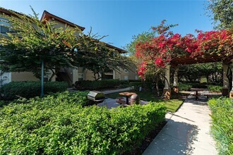 Building Photo - 8861 Colonnades Ct W