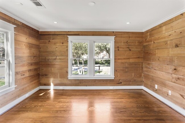Building Photo - 1548 Cortlandt St