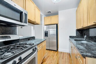 Building Photo - 226 E 70th St