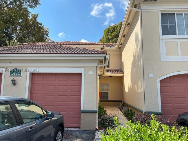 Foto del edificio - 2412 Centergate Dr