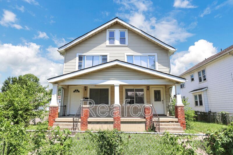 Primary Photo - 74 N Powell Ave