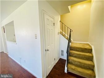 Building Photo - 3506 Golf View Dr