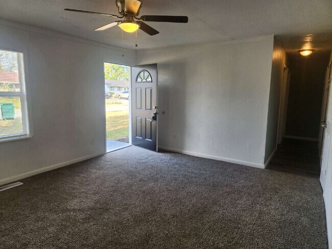 Foto del edificio - Charming 4-Bedroom Gem in Cahokia Heights!