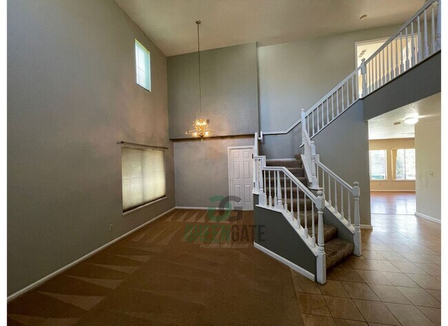 Building Photo - Price Drop!! North Stockton Home is Move i...
