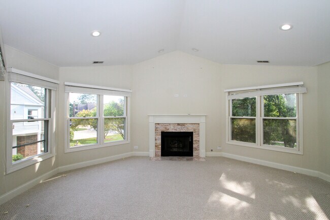 Building Photo - 2535 Live Oak Ln