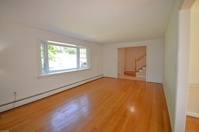 Foto del edificio - 18 Overbrook Rd