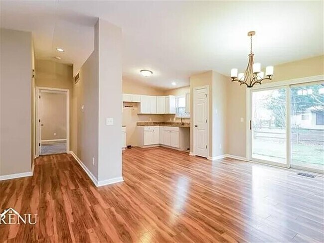 Building Photo - Comfortable home A30