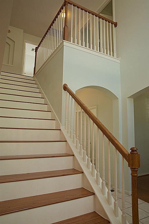 Building Photo - 17711 Meadowcreek Trail