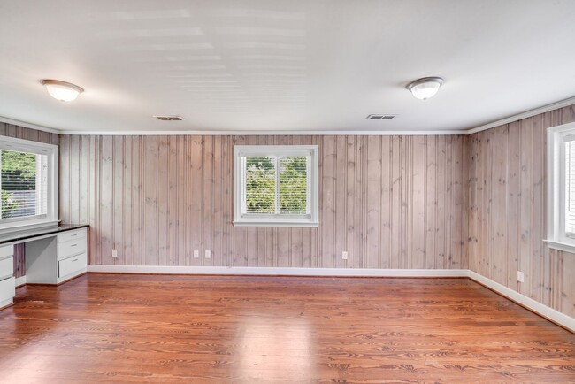 Foto del edificio - 2417 Laburnum Ave