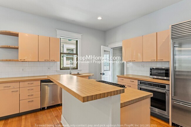 Foto del edificio - Charming Three Bedroom Home In N Portland!