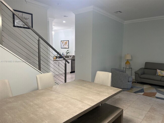 Foto del edificio - 3359 Lakeside Dr