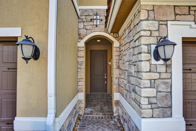 Building Photo - Gorgeous Townhome in Parkland