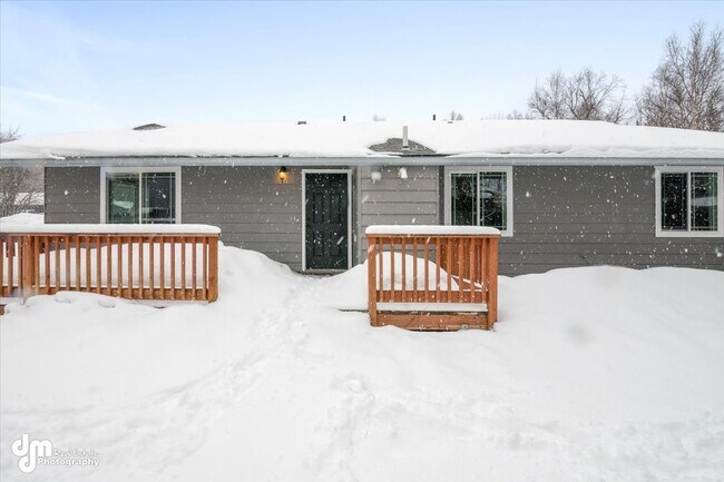 Building Photo - 1000 E Dellwood St