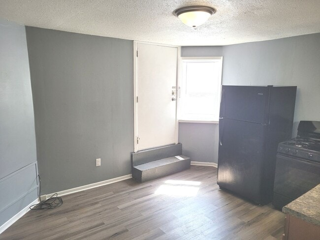 Interior Photo - 1710-14 Bradford