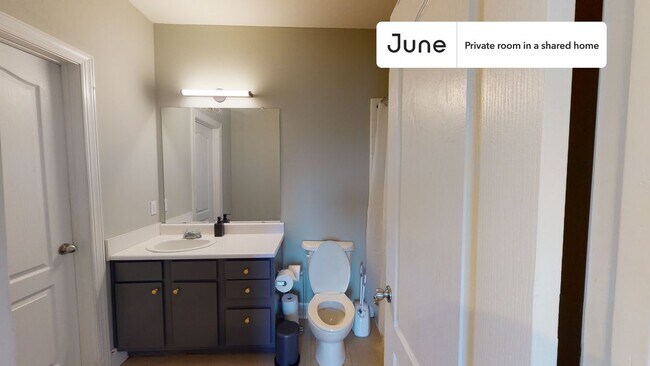 Foto del edificio - Room in Shared 4 bed/4 bath home