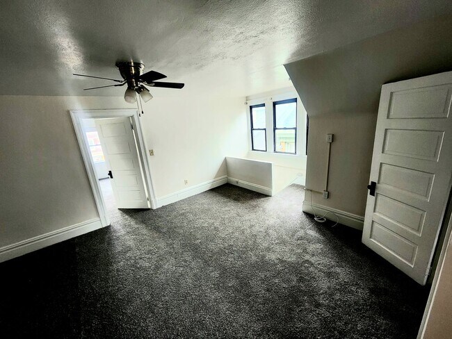 Foto del edificio - 44 Kendall Ave