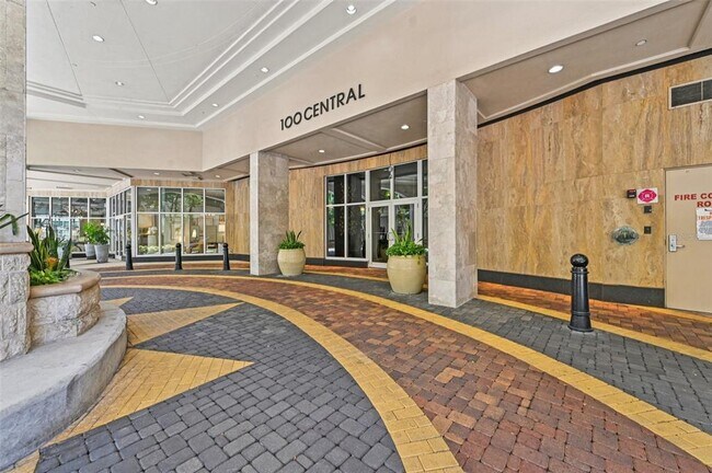 Foto del edificio - 100 Central Ave