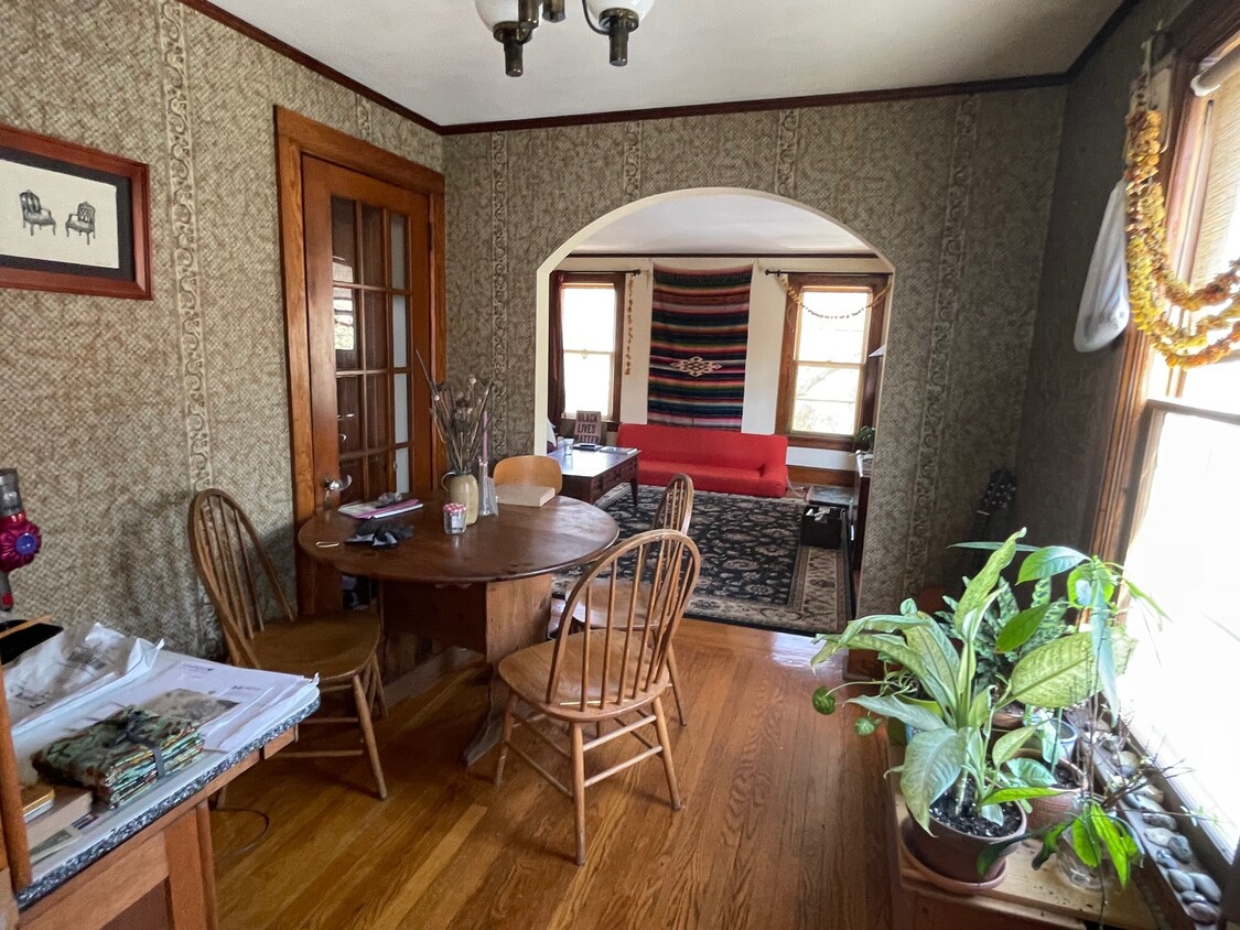 Primary Photo - 403 E Marshall St