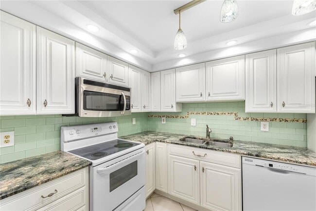 Building Photo - 255 Dolphin Point