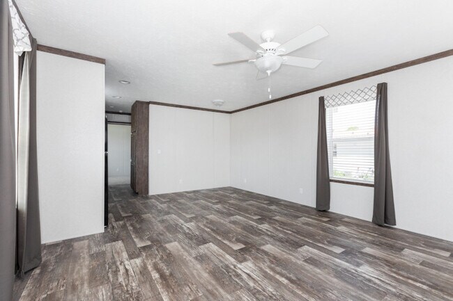 Building Photo - 289 Hickory Ln