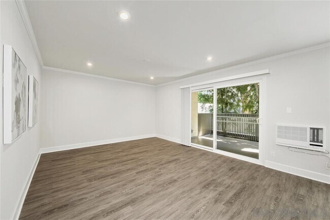 Building Photo - 8529 Villa La Jolla Dr