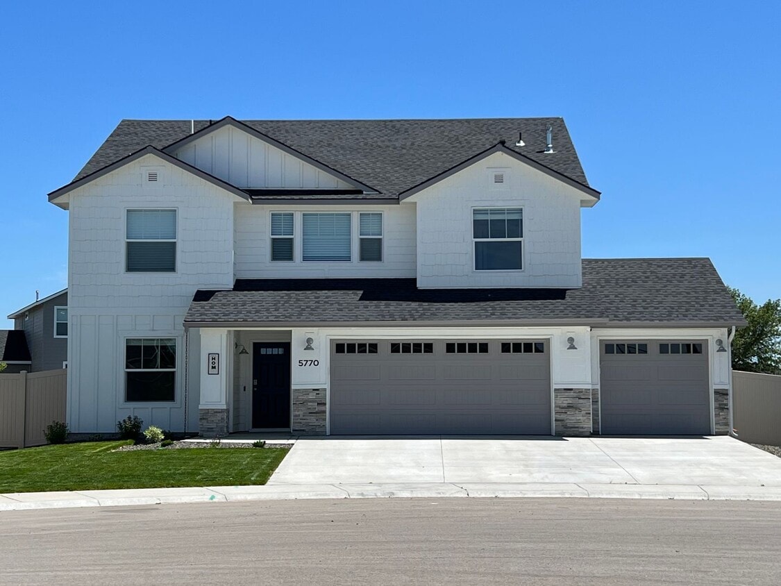 Primary Photo - 4-bedroom dream home with a dedicated offi...