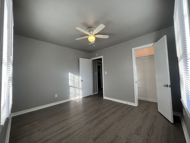 Building Photo - Cute 2 bedroom