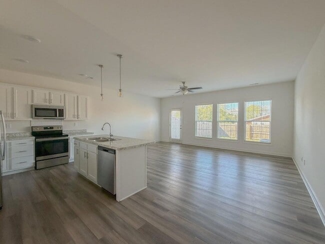 Building Photo - 331 Platt Dr