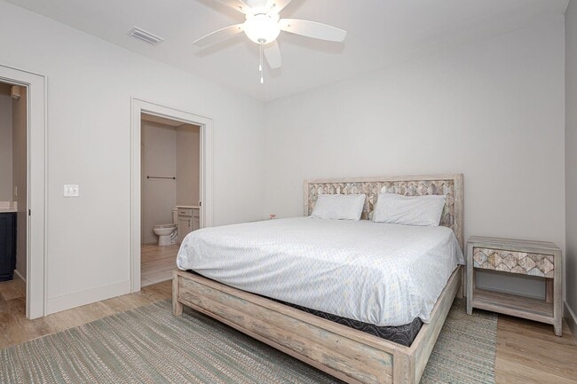 Building Photo - Fully furnished luxurious waterfront condo at The Inlet!