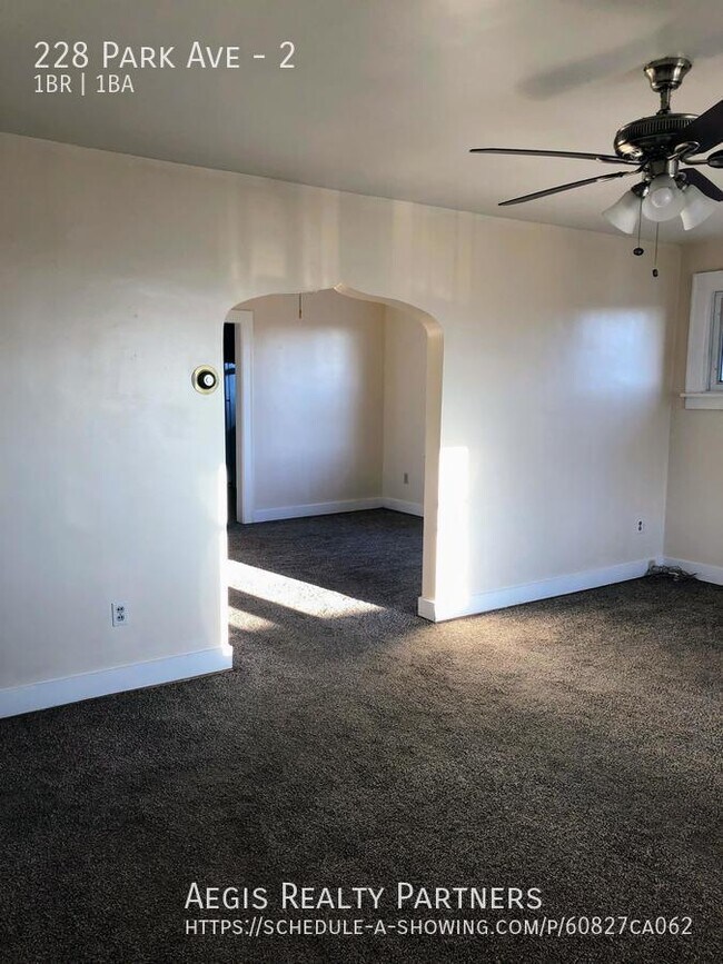 228 Park Ave Unit 2, West View, PA 15229 Room for Rent in West View