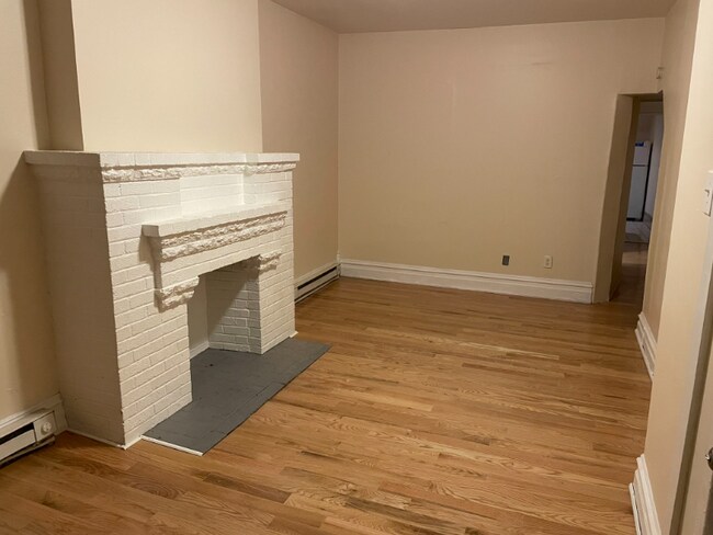 Building Photo - 1110 W Allen St