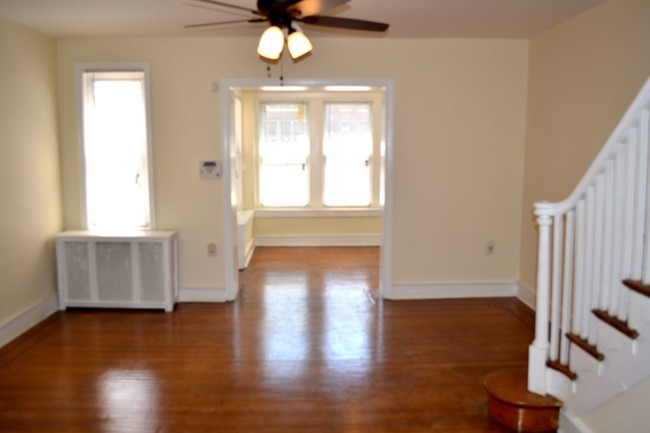Building Photo - 5361 W Berks St