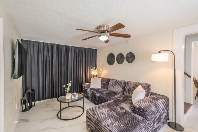 Foto del edificio - 1327 W 21st St