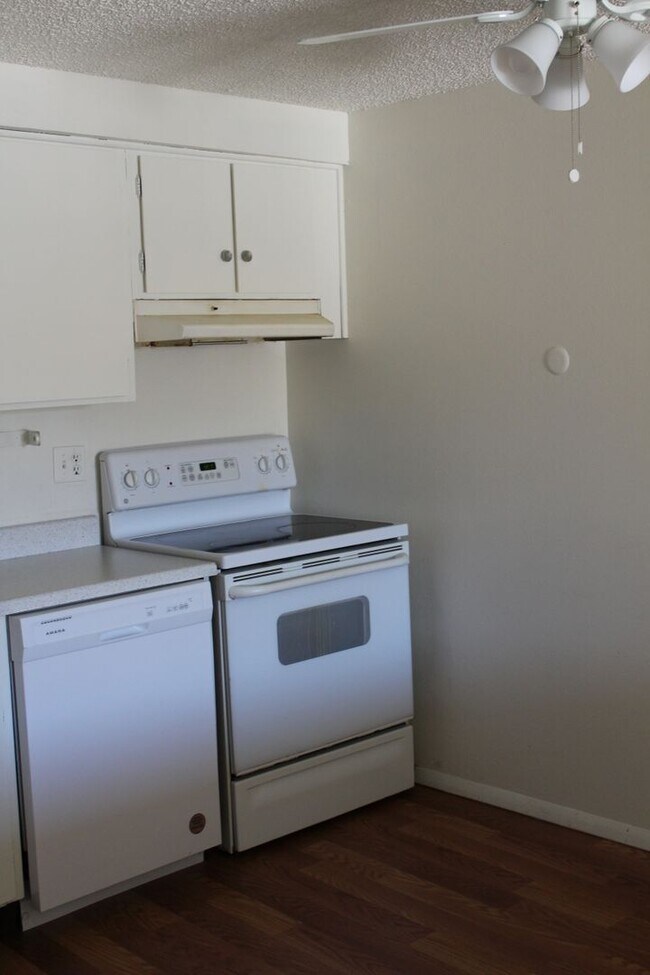 Building Photo - Wonderful 1 BR/1 BA Condo located on 3rd Floor in Secured Bldg!