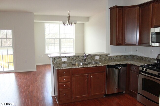 Foto del edificio - 506 Waterview Ct