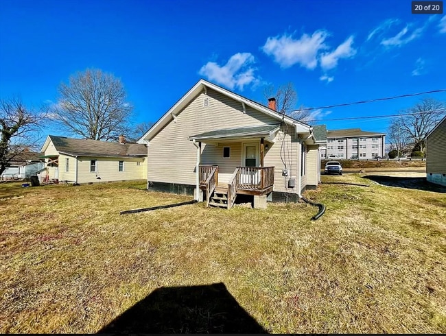 Building Photo - 721 E Morehead St