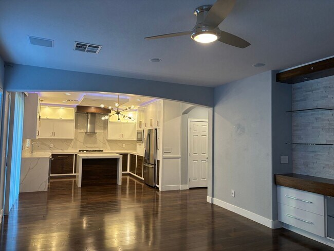 Building Photo - Stunningly Remodeled 6 bedrooms no back neighbor